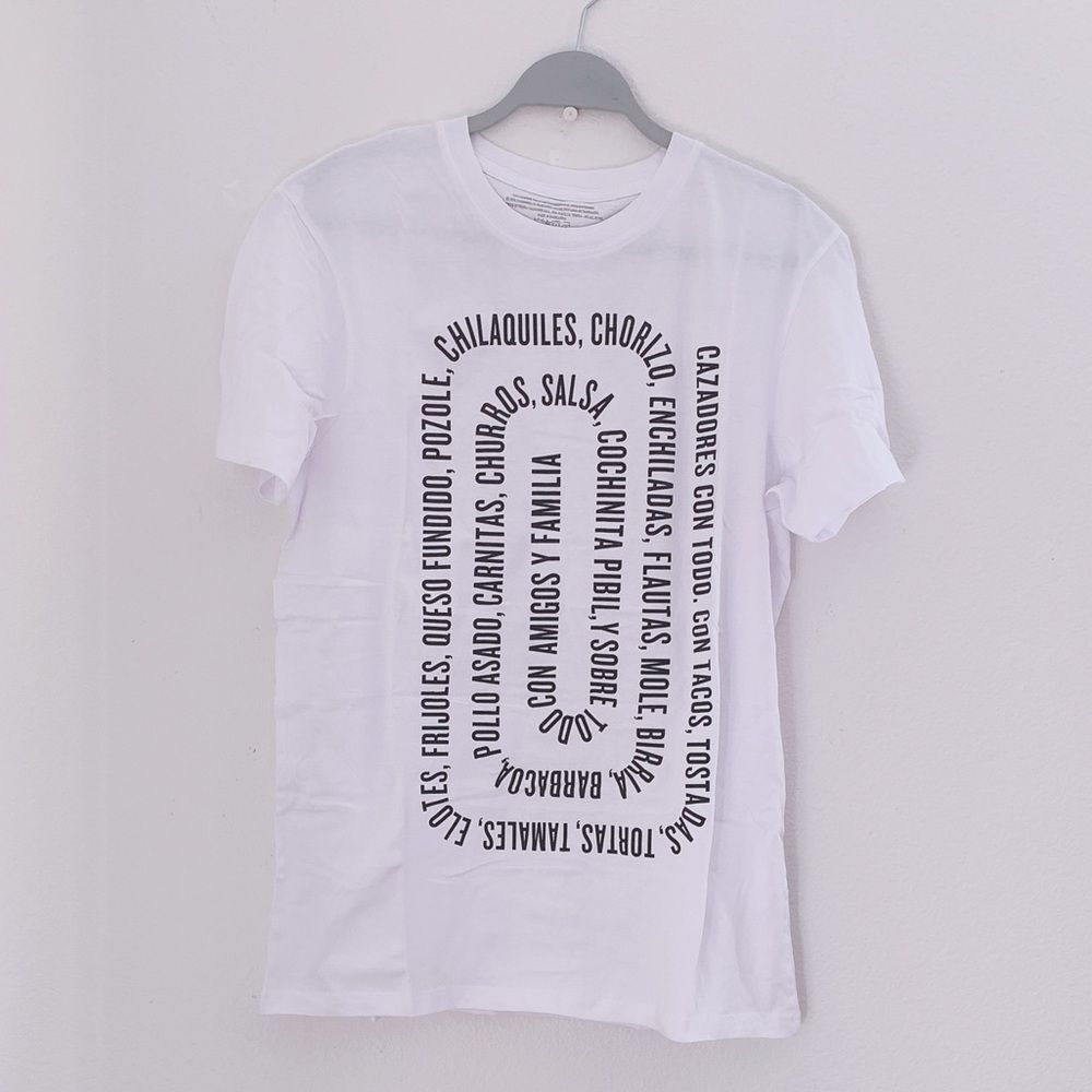 Winter white T-shirts size L